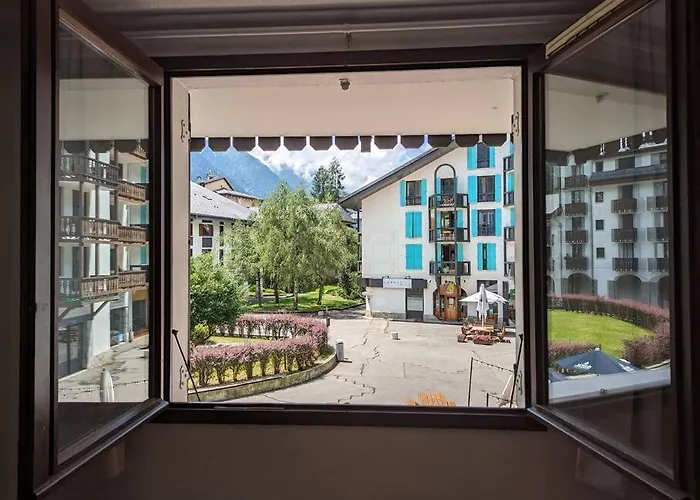 Central Spacious Flat With Private Parking