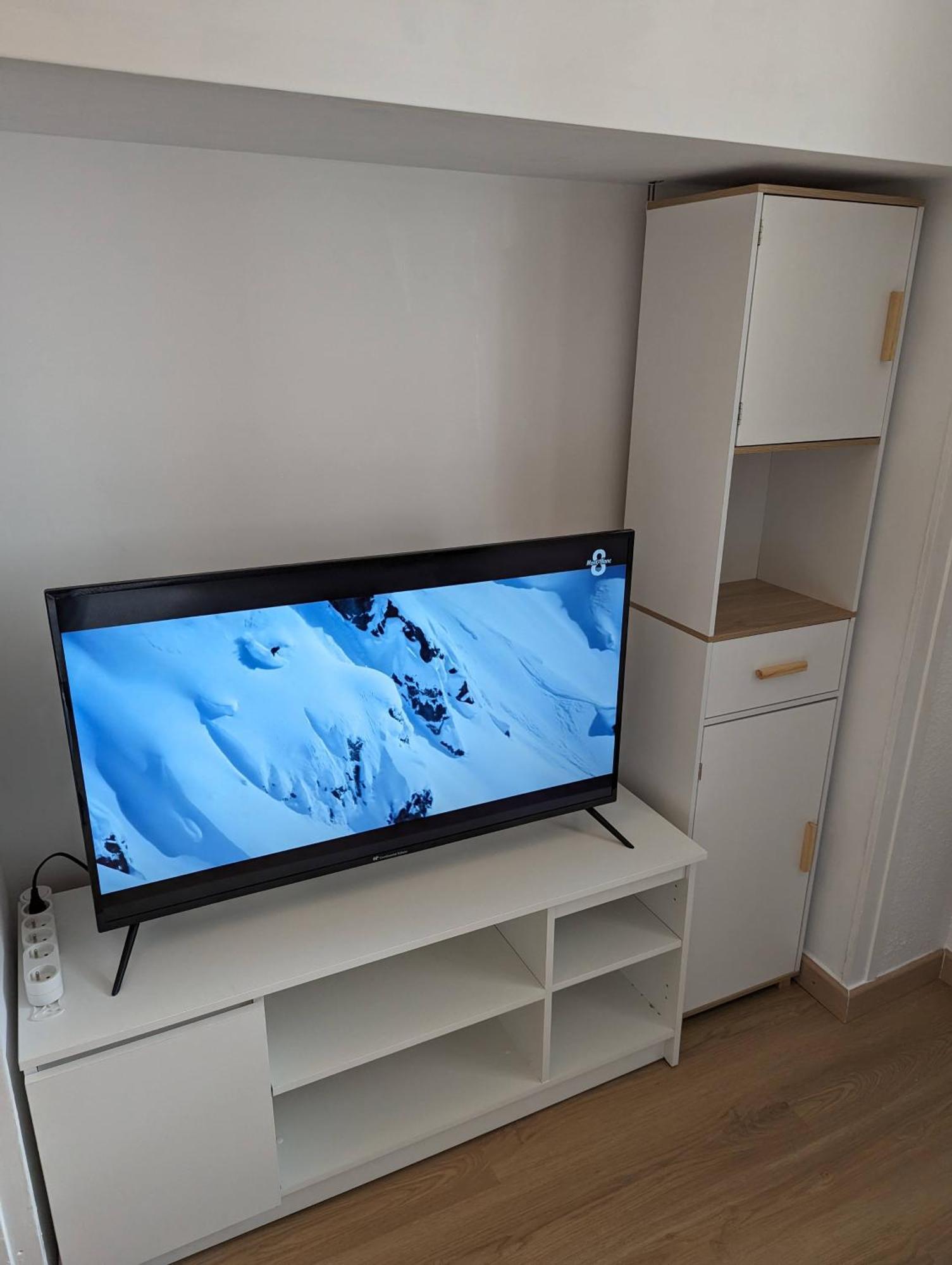 Spacious Flat With Private Parking